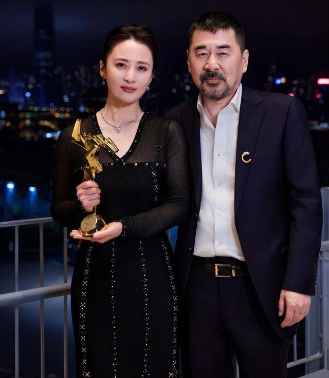 原创50岁蒋勤勤和陈建斌合影差辈了全靠这5个方法保持年轻