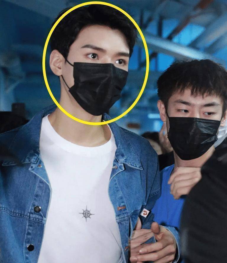 龚俊作为这一次助唱嘉宾中的唯一一位男明星,就受到了很多人的关注