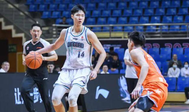 青岛男篮新星赵嘉义力挺,狂轰30分5板7助助球队夺胜!_比赛_成功_助攻