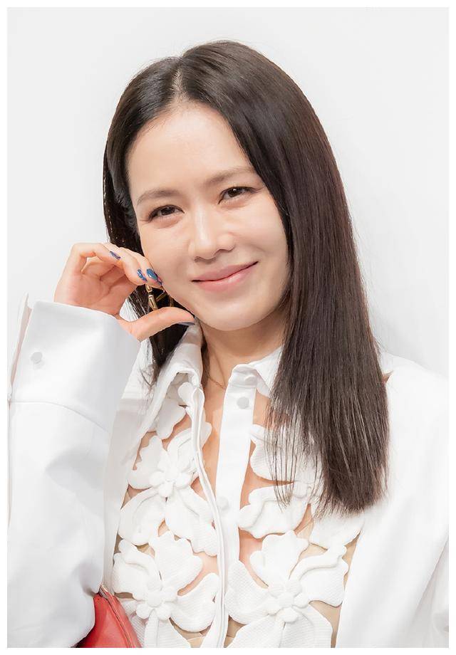 韩国女星孙艺珍职场妈妈归来惊艳颜值完美身材