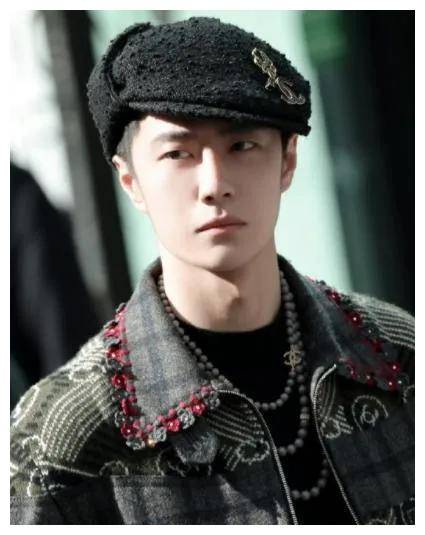 王一博与jennie的时装周待遇不同引发粉丝激辩现场火爆