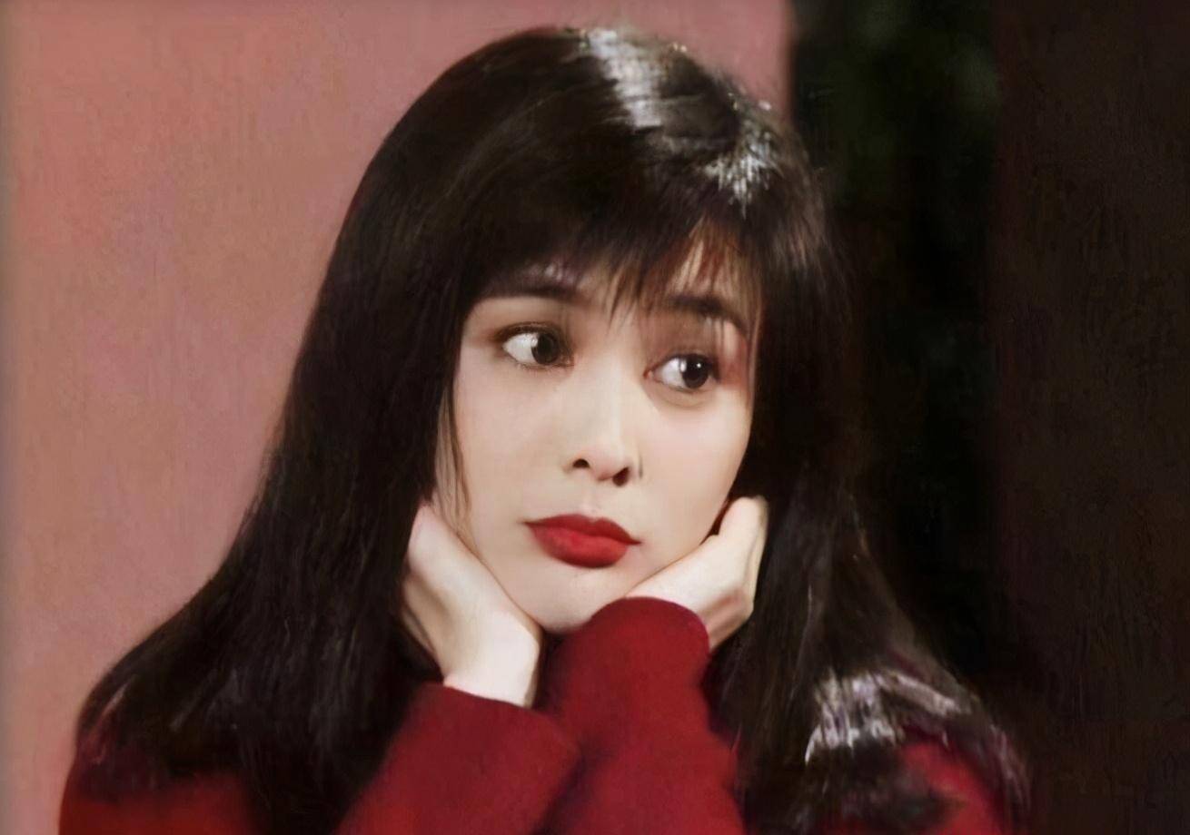 香港美人潇洒爱情:19岁结婚,大方承认当小三,一手好牌稀巴烂_关之琳