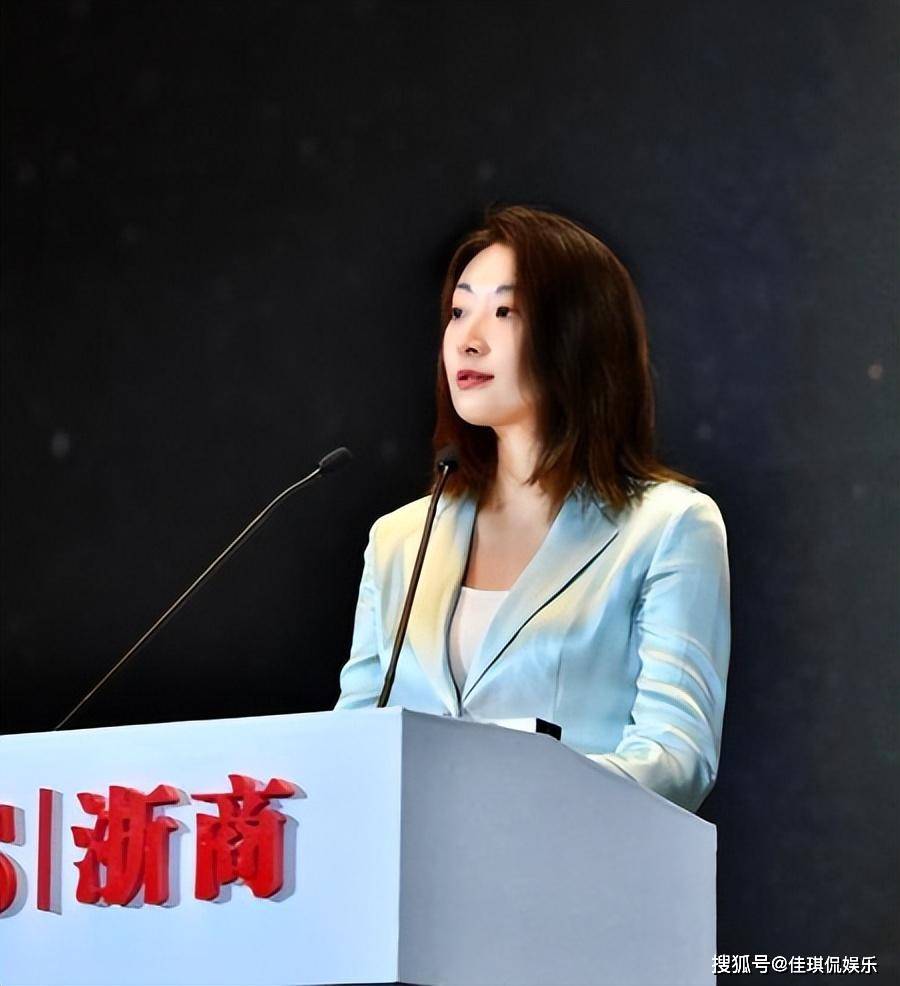 原创章泽天逗宗馥莉进你公司工资咋样宗馥莉逗趣回应笑翻众人