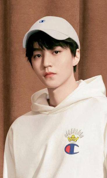 王俊凯elle专访微博是我分享生活趣事的朋友圈有趣才发