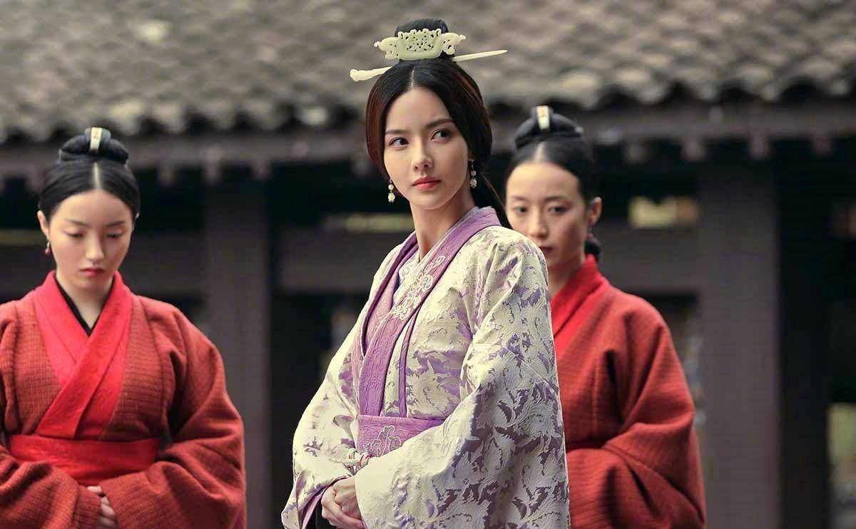 原创三国第一美女甄宓被曹丕赐死下葬时为何被发覆面以糠塞口