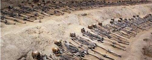原创高速路施工突遇暴雨冲刷出三千多具白骨当地老人道出背后真相