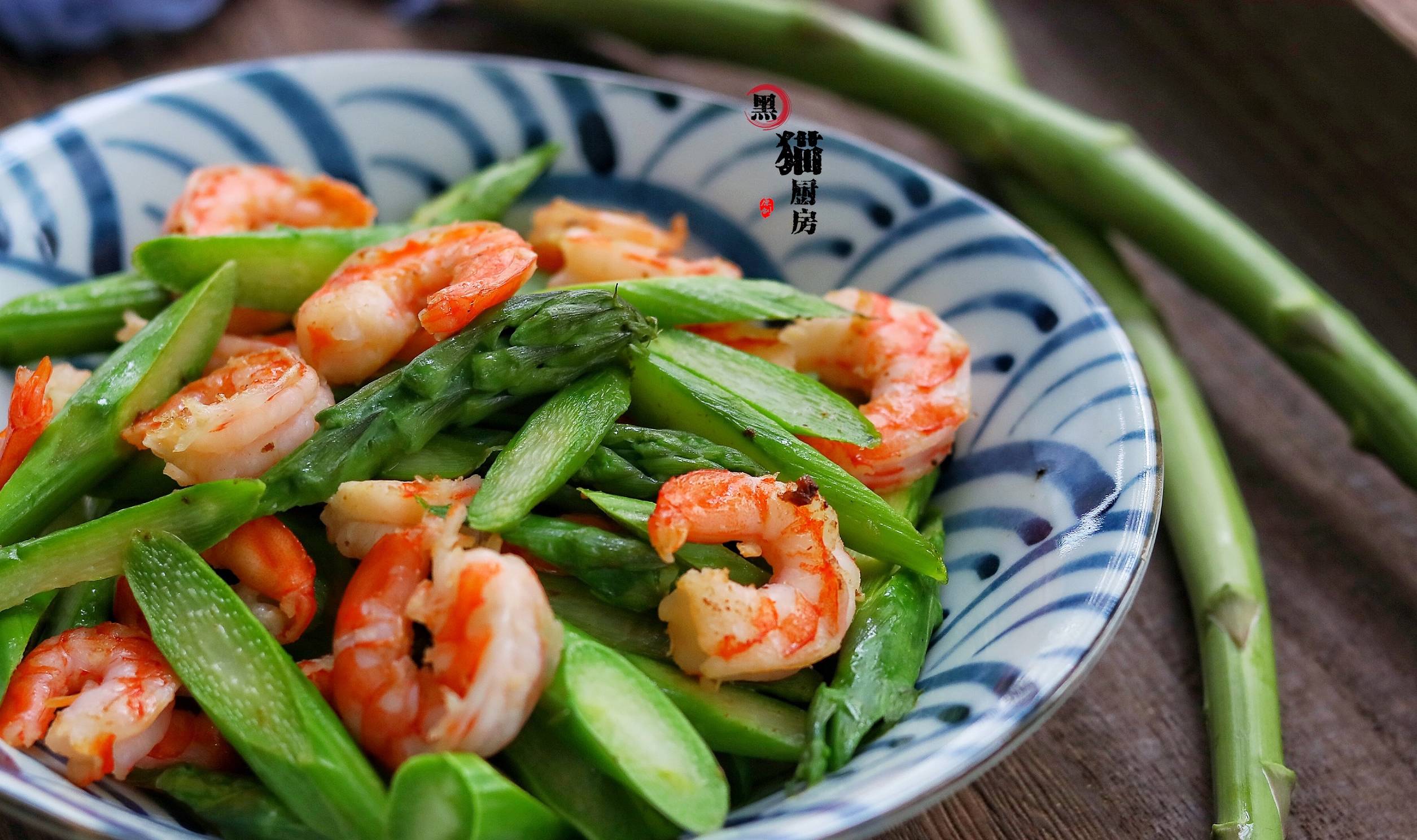 春天做这道菜给家人清肠胃,只有这个季节才有,每天吃一点好处多_芦笋_