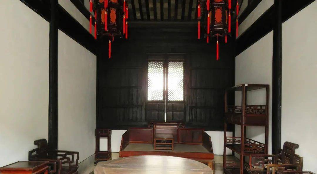 王阳明的祖父叫王伦,喜欢画画,房子四周种满了竹子,没事的时候就画竹