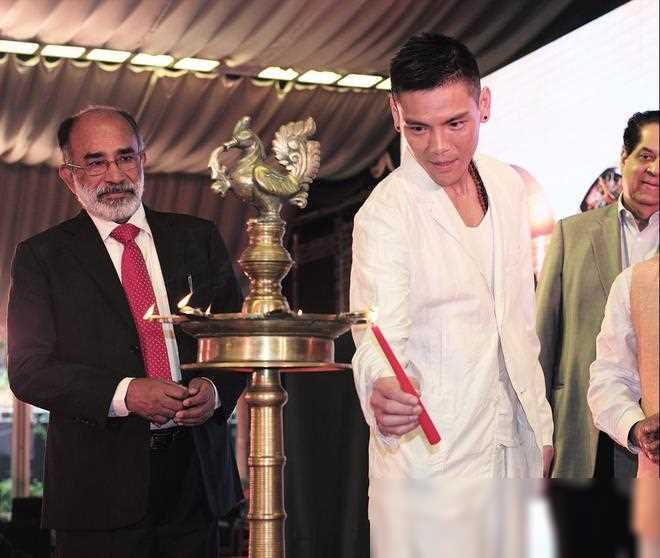 原创向佐和向佑被吐槽长相发文怒怼不要写我弟弟不会原谅任何人