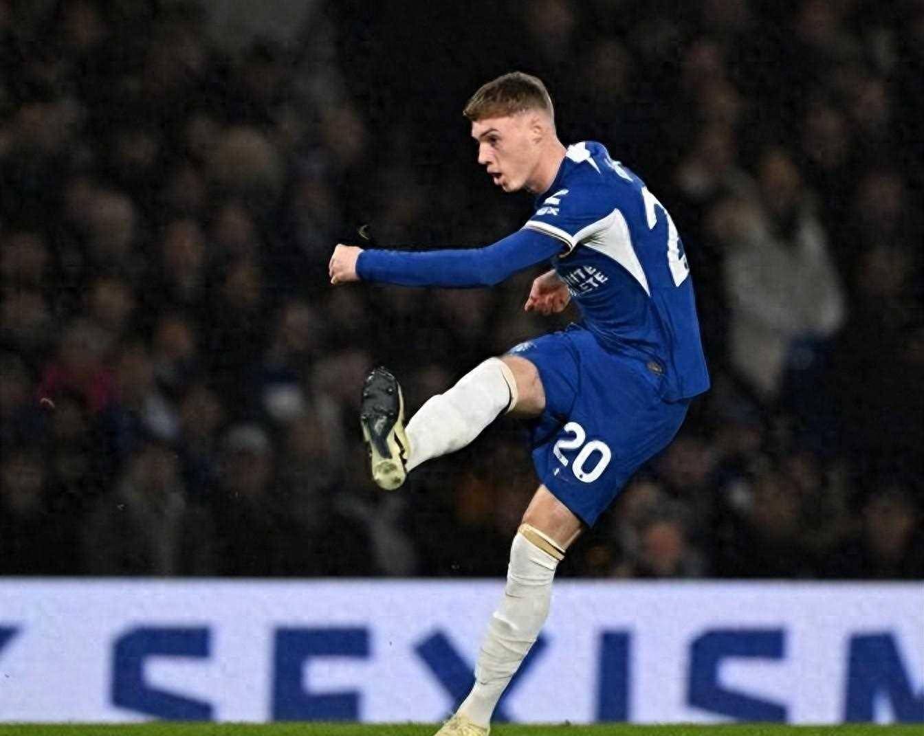 队友雅克松打入一记漂亮的进球,并且自己亲自主罚命中,个人独造二球