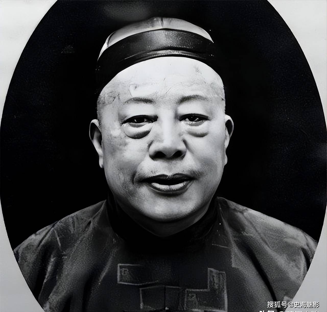 蒋介石在上海走投无路,被债主讨债,无奈之下拜黄金荣为师