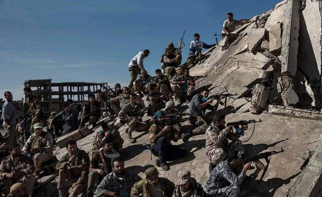 原创都在叙利亚为什么俄军特种兵总被围攻美军却从未被伏击