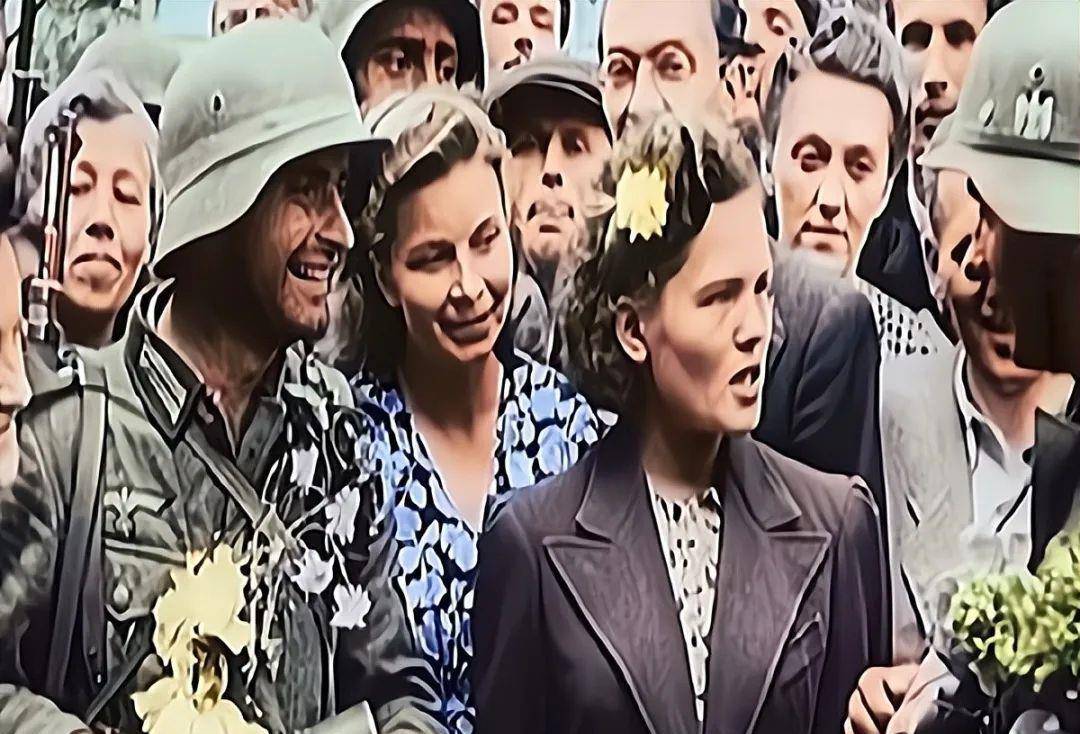 原创战争故事一位老奶奶带血的鲜花德国军官我们不是来扶贫的