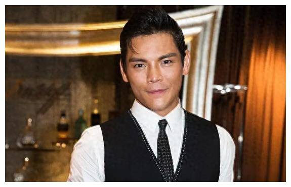 "网络热搜打造的港圈太子爷,竟引众人调侃"_向佐_向华强_电影