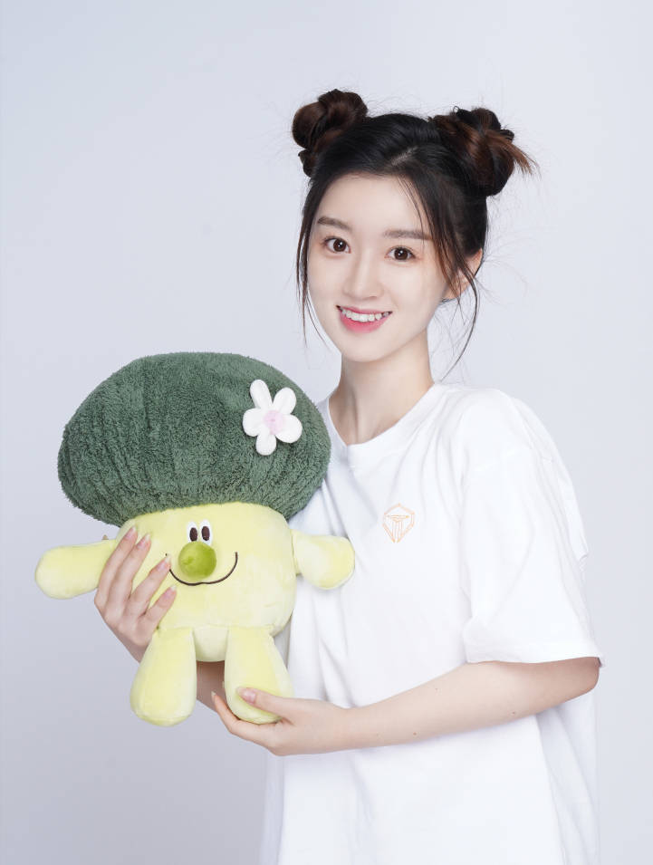 原创00后女演员控诉公司要求陪酒陪客户开房疑正是徐正溪所在公司