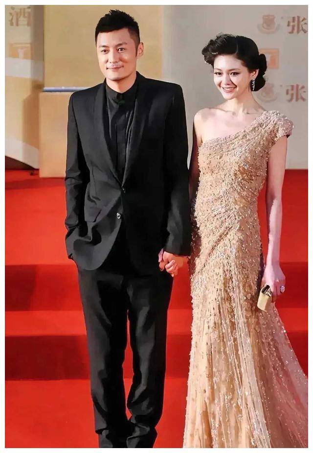 大s具俊晔现身小s公公灵堂大s包裹严实体态发福看上去很虚