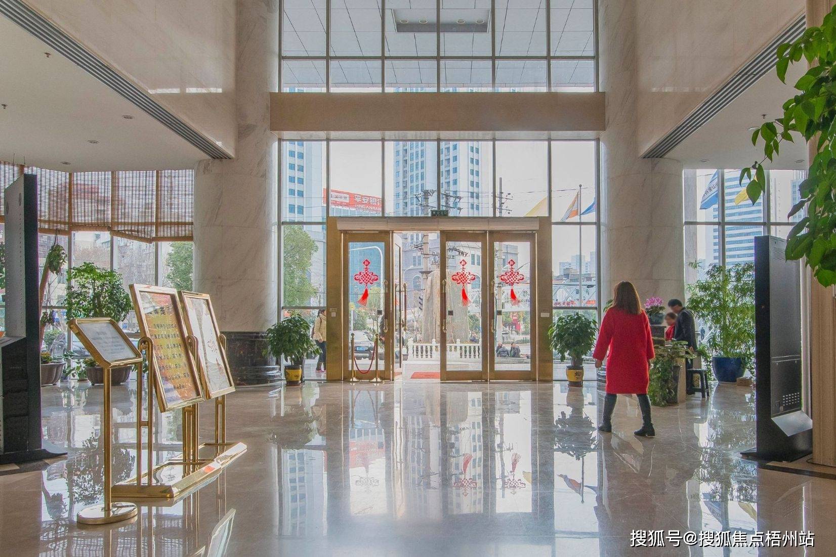 武汉海山金谷租120人工位精装修交通便利可注册