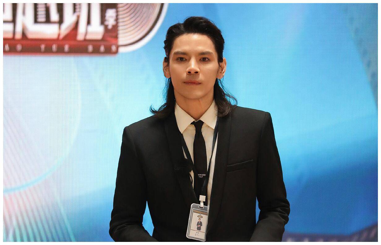 你永远逃不开的就是两个年轻人,一个是吴彤,一个是姚译添