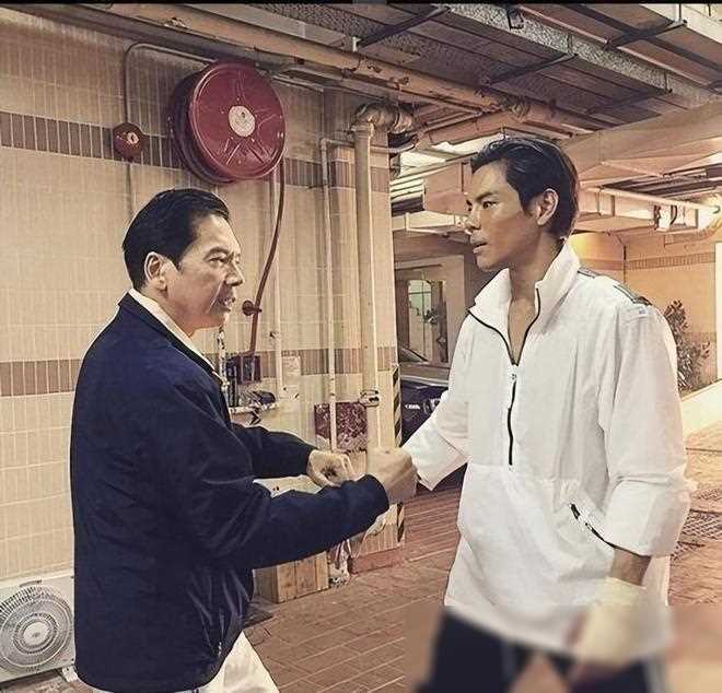 原创向佐和向佑被吐槽长相发文怒怼不要写我弟弟不会原谅任何人