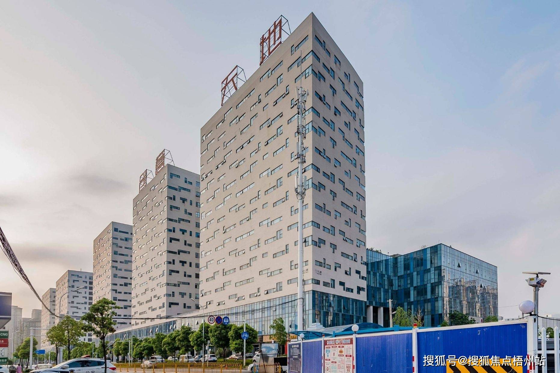 武汉创意天地租120人办公室精装修交通便利可注册