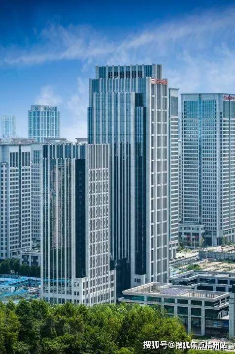 武汉平安银行大厦租120人办公室精装修交通便利可注册