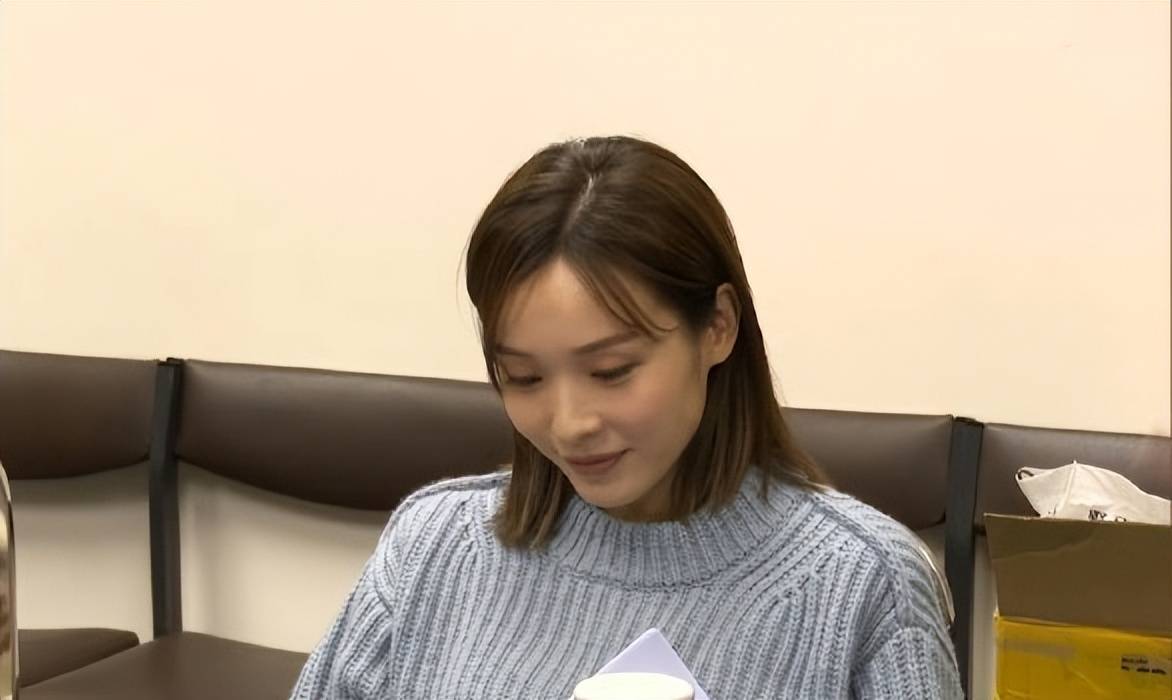 tvb视后李佳芯短发造型参加新剧拍摄网友清新脱俗十分漂亮