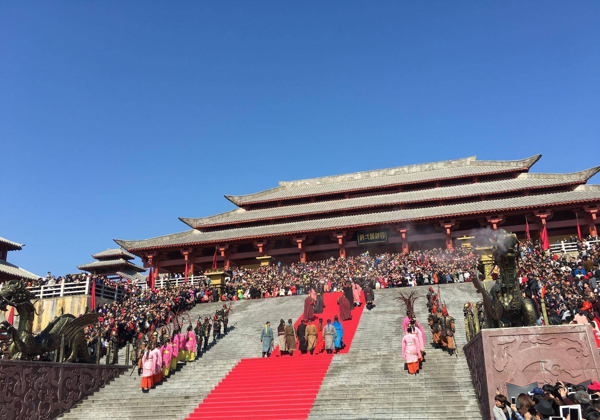 号称"中国好莱坞"门票480,游客络绎不绝_金华_横店_历史