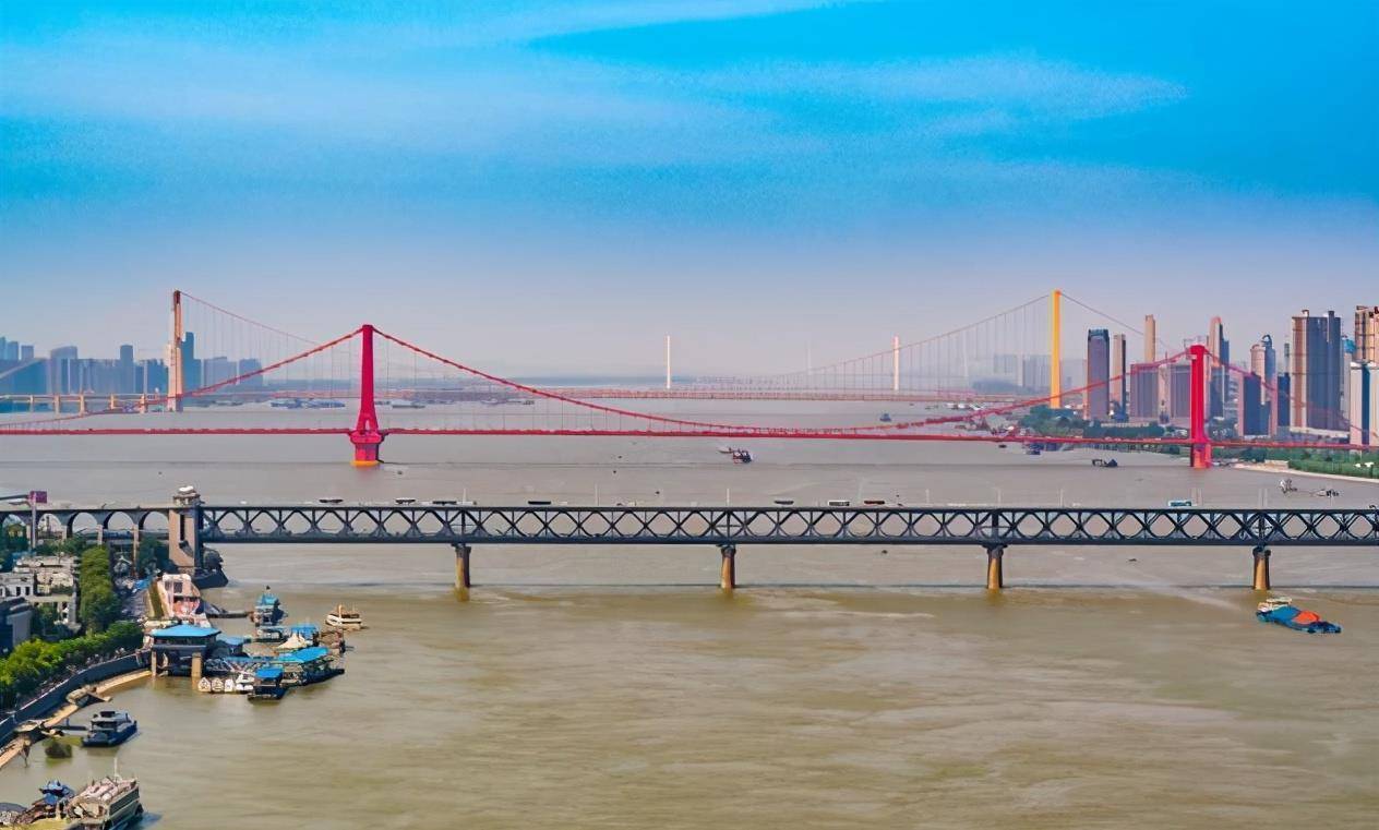 武汉有座让人头疼的大桥,10年翻修24次,并且越修越破