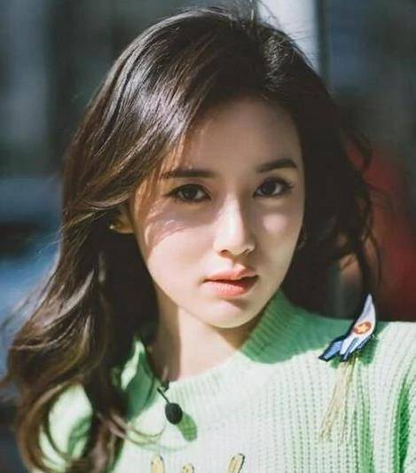 后来和翟天临的恋爱撕得非常难看,最后又是介入陈翔和毛晓彤的感情