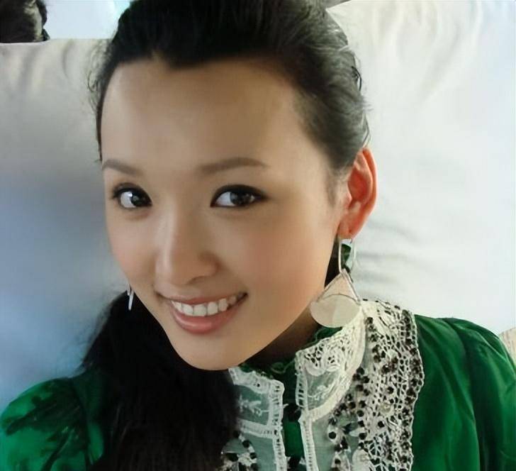 在乡村爱情》中,王君平扮演的是香秀,通过这个角色她得到了更多的