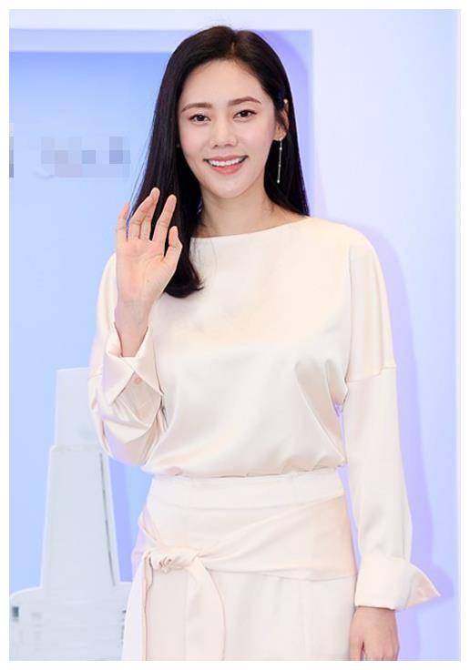 当然啦,除了事业上的成功,秋瓷炫的活动之心更是让人佩服.