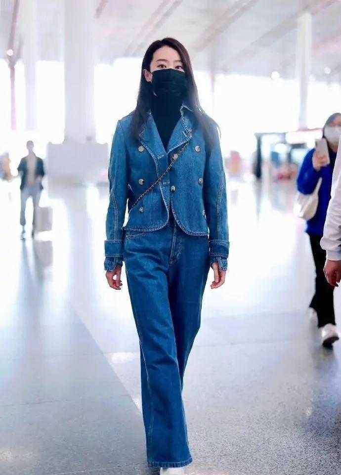 张小斐火了后衣品真高级一身牛仔穿搭简洁大气明星范十足