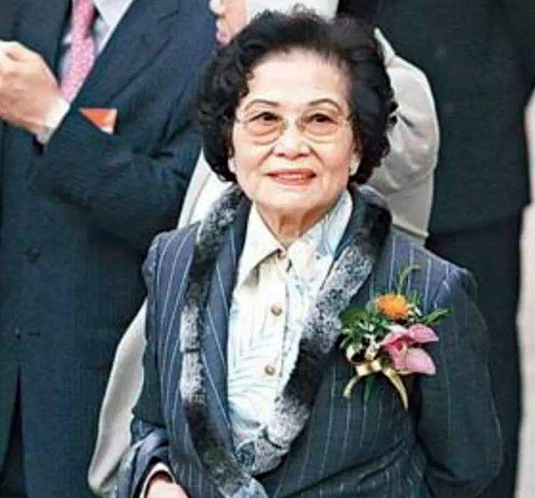 原创香港女富豪邝肖卿刚出生就被送豪宅90岁身价超130亿美金