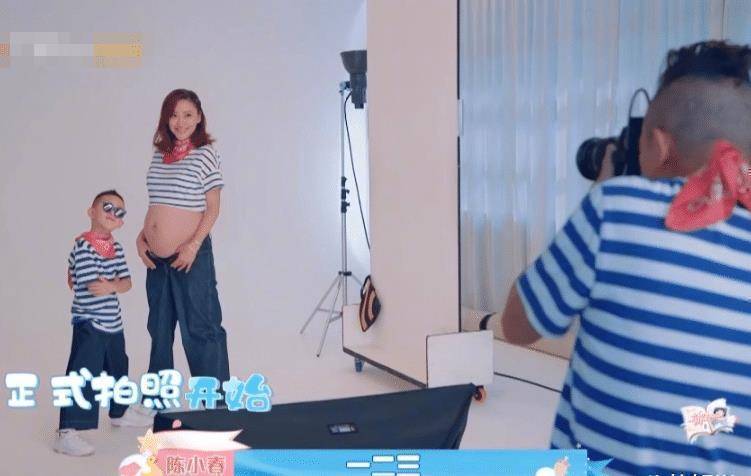 原创应采儿也太幸福了连孕妇照都是陈小春拍的被歌手耽误的摄影师