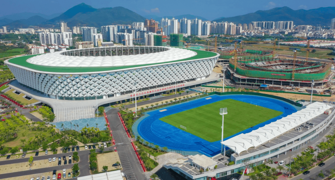 它的落地不仅为三亚带来了一座国际化体育馆,更有随之而来的巨大流量