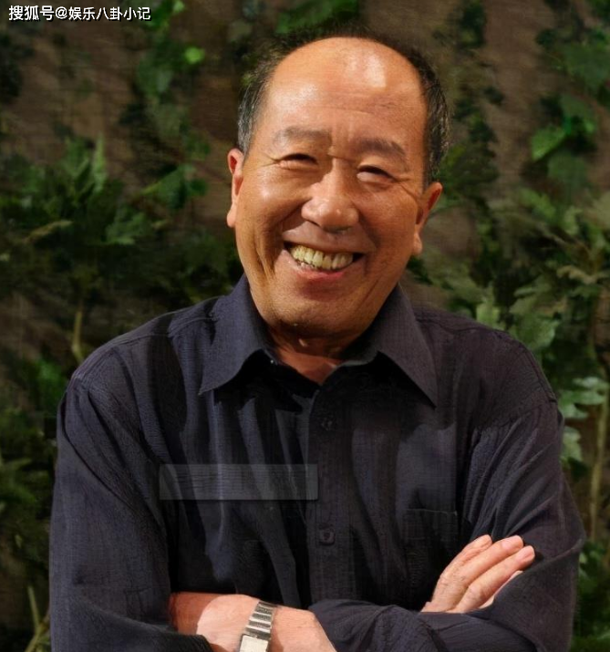 1936年雷恪生出生在山东烟台一个特别贫穷的家庭,好在,他的父母非常