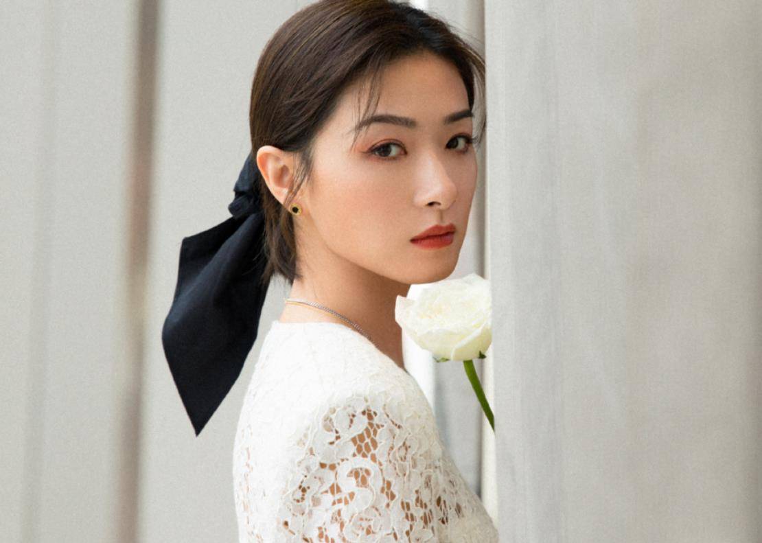 原创40岁万茜现身线下活动生图状态太真实看到男粉丝举动惊讶了