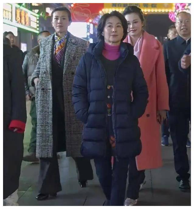 原创何超琼现身贵州低调优雅与奇正董事长亲切会谈