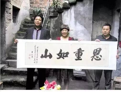 原创当年女子给行乞少年10元二十年后男子成亿万富翁以百万回报她