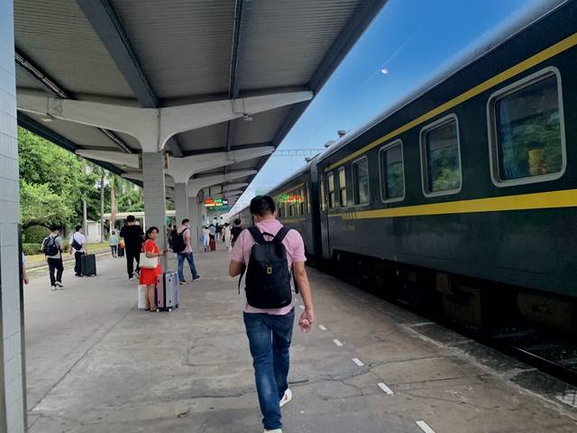 坐火车去九寨沟旅游7天跟团游多少钱,坐火车去九寨沟旅游7天多少钱
