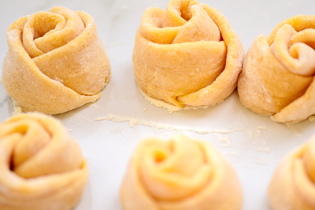 原创不用烤箱也能做出高颜值的玫瑰面包暄软可口万不能错过呀