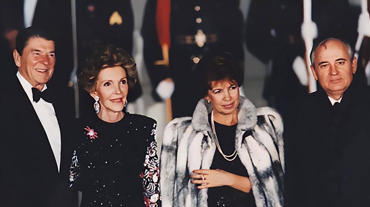 原创走近戈尔巴乔夫的妻子俩人在大学宿舍办婚礼风雨相伴40余载