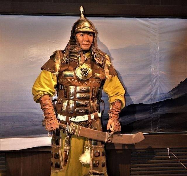 当时的玉龙杰赤城,还有一群顽强的花剌子模士兵在内堡中坚持抵抗,为了