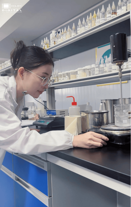 品牌创始人小纯被授予皮肤管理高级优质专业奖化妆品配方师奖