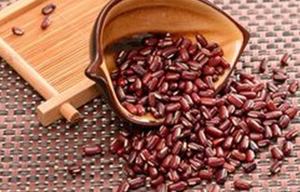 赤小豆又称为饭豆,具有消肿,除胀,减轻痔疮出血的功效