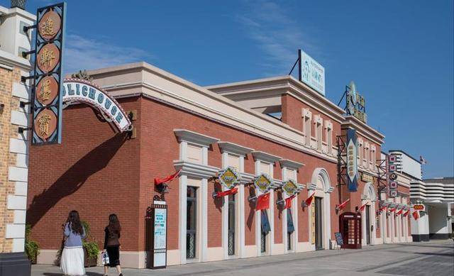 其中,最为有名的就是华谊的"电影小镇",主要就是将他们所拍的电影实景