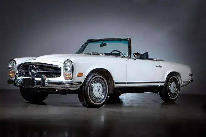 (1969奔驰sl)amg成立的初期,公司以设计,测试赛车引擎,私人改装作为