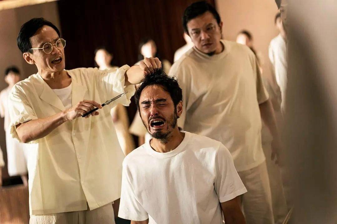 而这部电影主打一个以牙还牙以眼还眼.