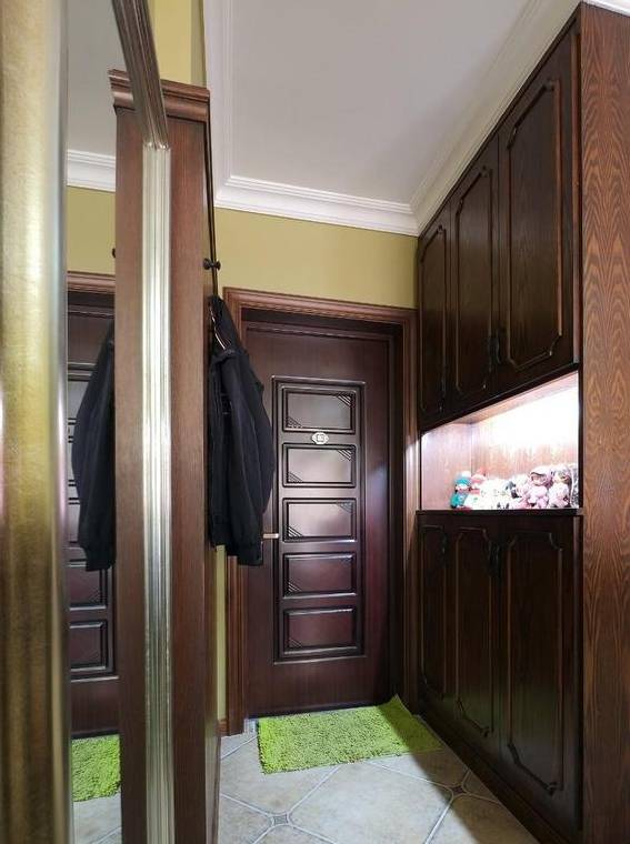 我总觉得这样不太好,而且我这个小房子也要不了那么大尺寸的餐桌椅,思