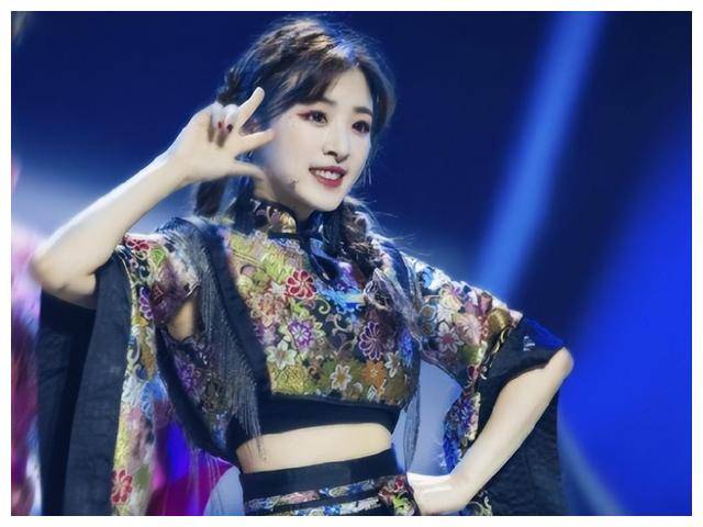 十几年过去了,张含韵看起来还是那个可爱的小女孩.